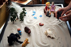 kinder-spielen-im-sand